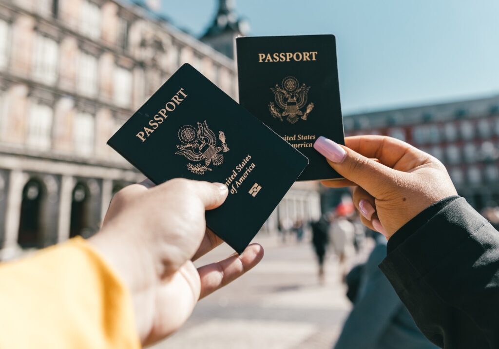 Pasports: Digital Nomads vs Expats